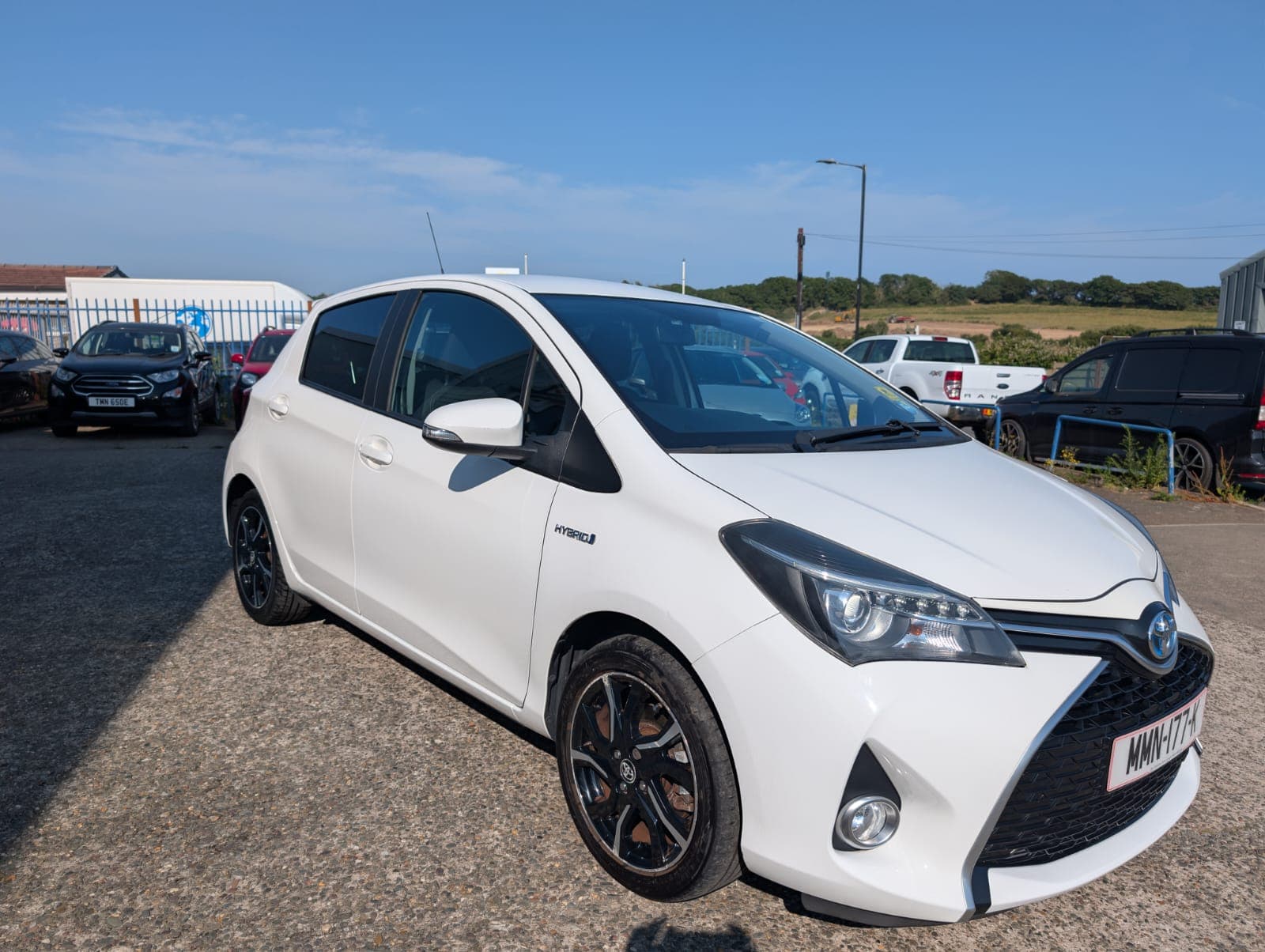 2016 TOYOTA YARIS DESIGN HYBRID